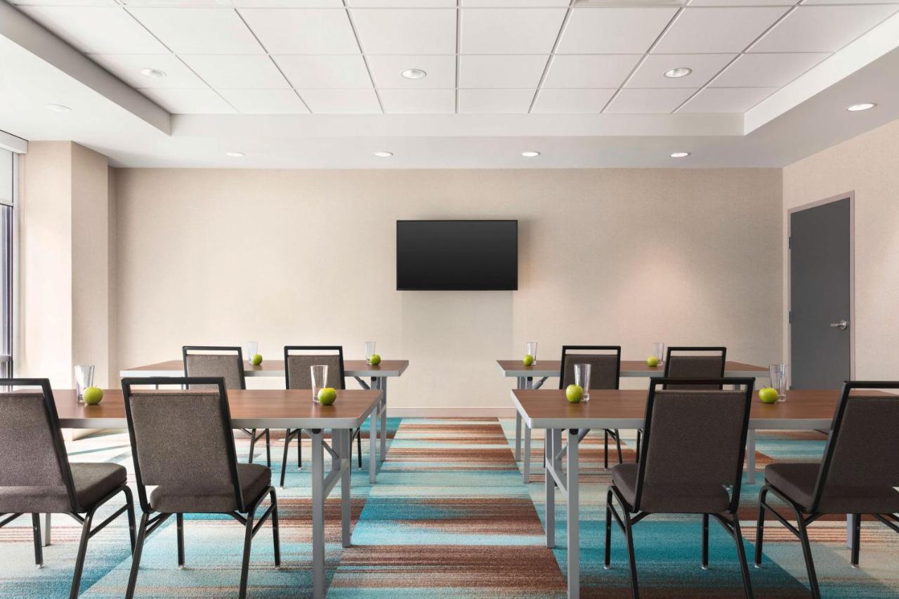 Home2 Suites By Hilton Milwaukee West West Allis Eksteriør billede